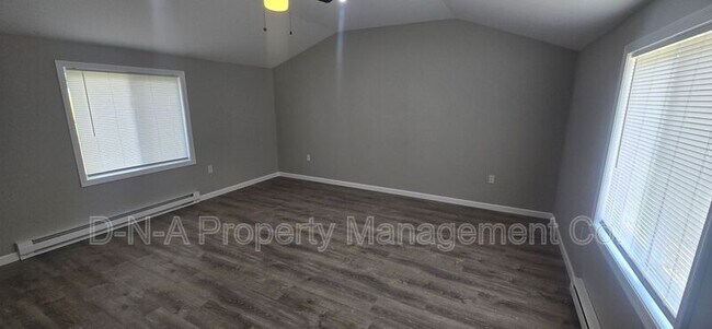 Building Photo - 206 Azalea St