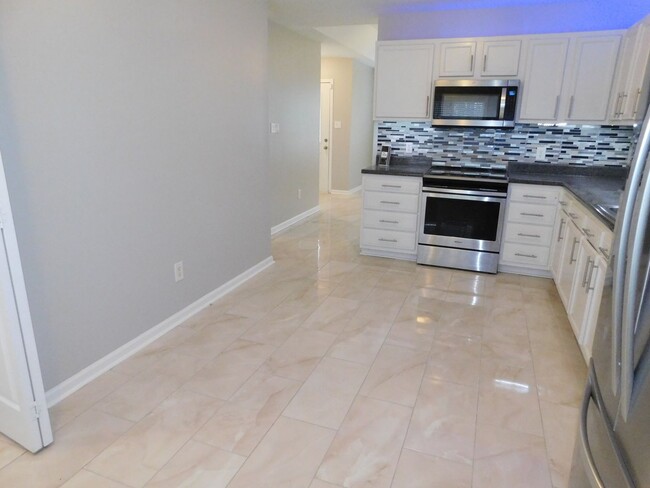 Building Photo - New 3 Bedroom 2 bath