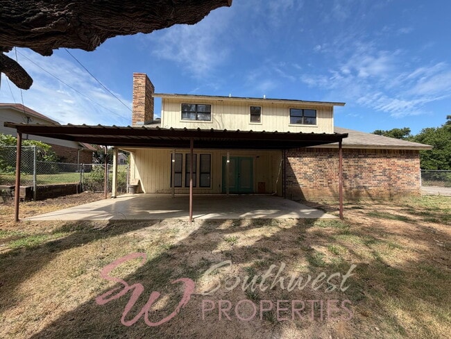 Building Photo - Spacious 3-Bedroom Home in an Established Neighborhood