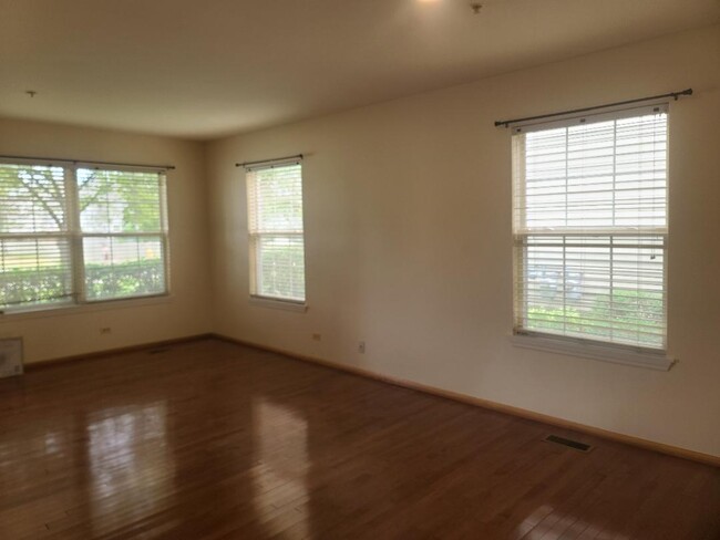 Building Photo - 1369 Orleans Dr