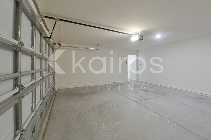 Building Photo - 8647 SW 43rd Ter