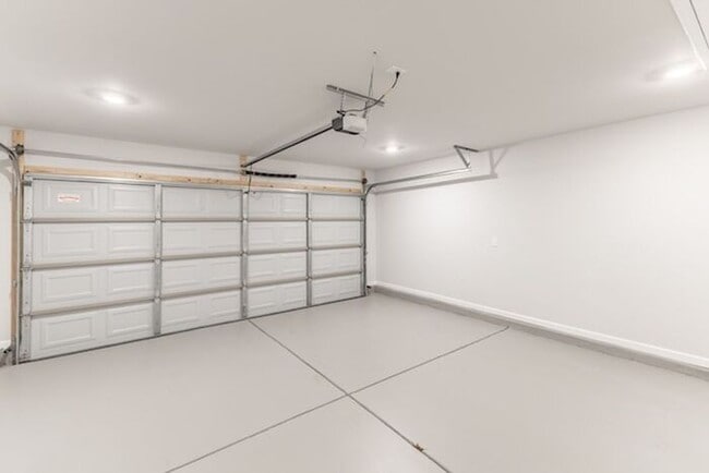 Building Photo - Coming soon-6 or 12 month lease is available