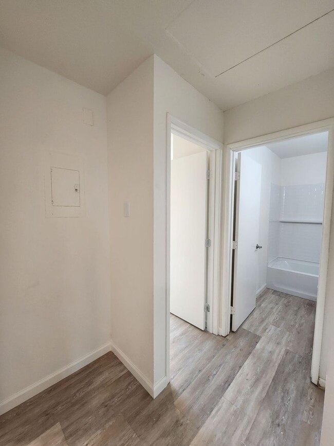 Building Photo - Alamo Apartments 6333