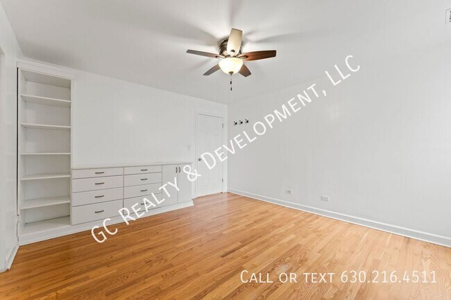 Building Photo - 6429 N Damen Ave