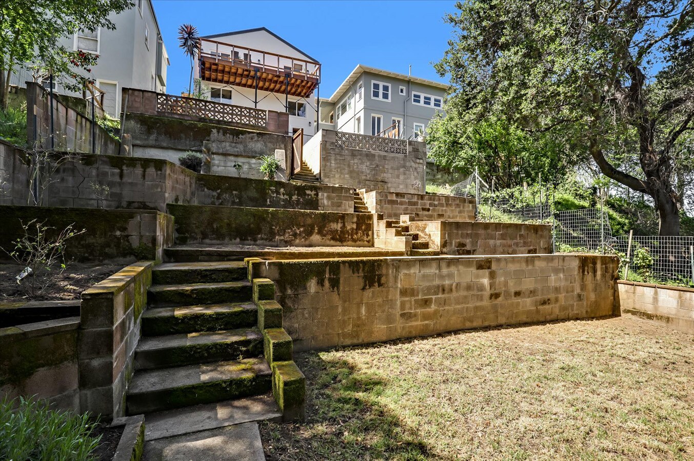 Building Photo - 914 Everett Ave