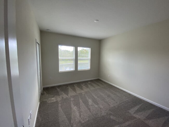 Building Photo - "Charming 3-Bedroom Oasis with 2.5 Baths i...