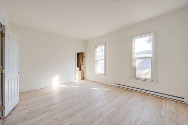 Building Photo - LEASE TAKEOVER - Remodeled 2 Bedroom Home ...
