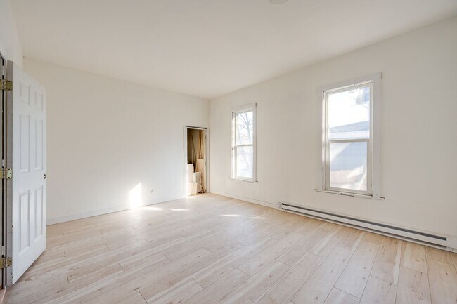 Building Photo - Remodeled 2 Bedroom Home Near WSU & Downto...