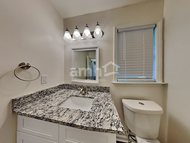 Building Photo - 5918 Highland Grove Dr