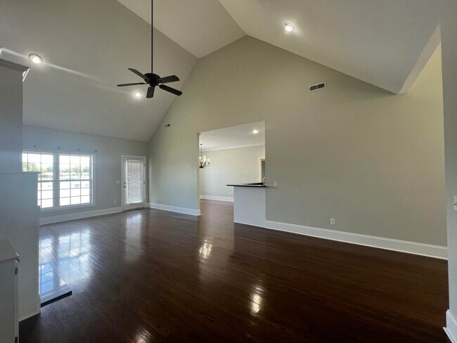 Building Photo - 2105 Harborview Dr