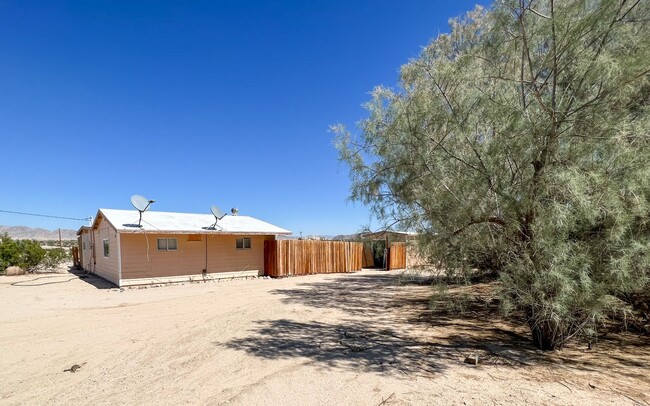 Building Photo - Cute 3 bedroom 2 bath in Desert Heights