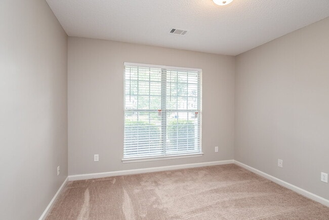Building Photo - 318 The Gables Dr