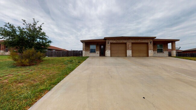 Building Photo - BEAUTIFUL DUPLEX IN HARKER HEIGHTS!!!