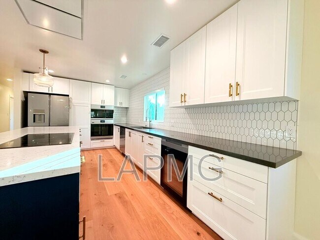 Building Photo - 4762 Charters Ave