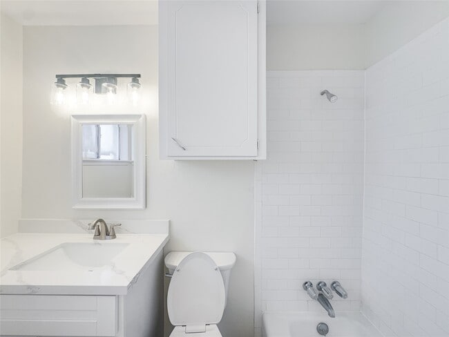 Building Photo - 5111 Seymour Dr