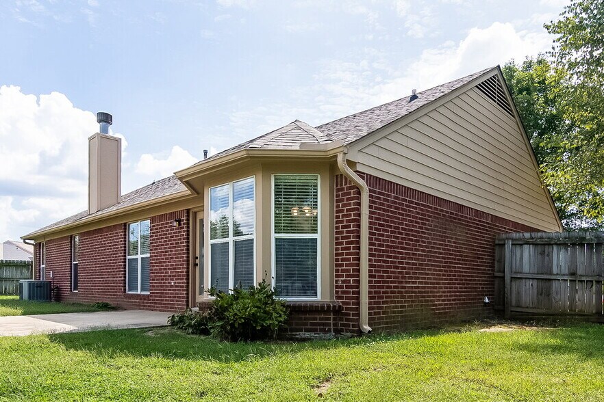 Building Photo - 7776 Parkwood Cove