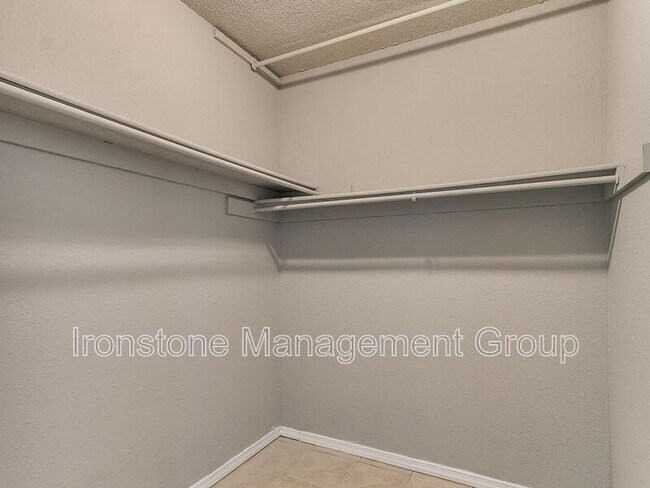 Building Photo - 12013 S Gum Ave