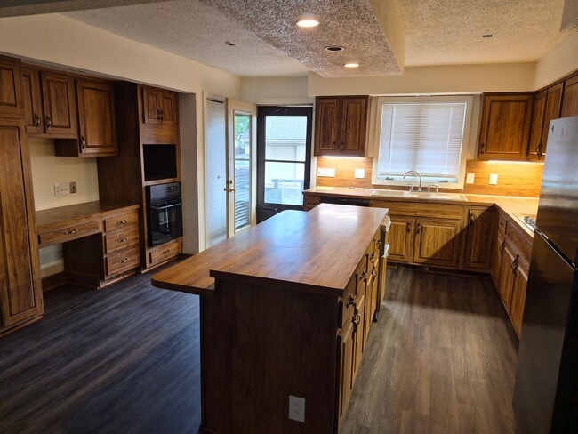 Building Photo - 5836 Ryewyck Dr