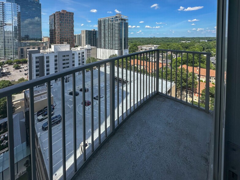 Building Photo - 943 Peachtree St NE
