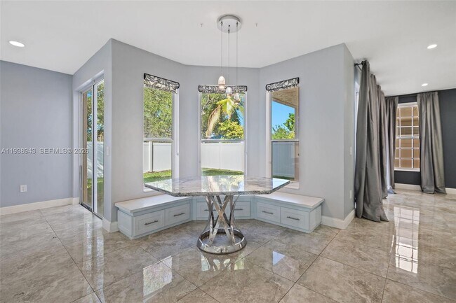 Building Photo - 1852 SW 156th Ave