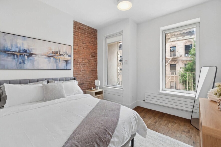 Building Photo - 125 E 83rd St