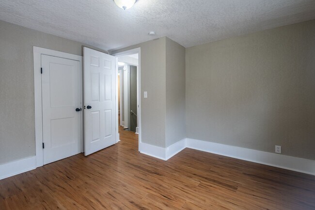 Building Photo - A Great 4BD/1.5BA Single Family Home That Has Been Recently Renovated