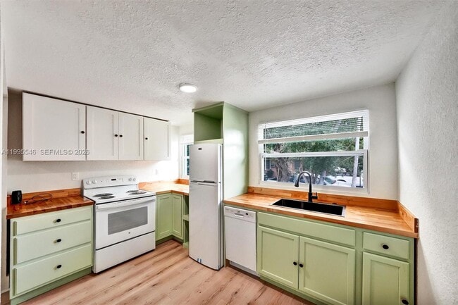 Building Photo - 1411 SW 3rd St