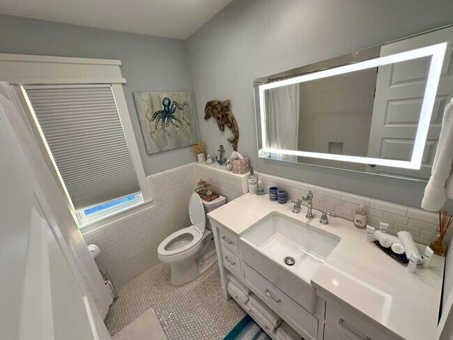 Building Photo - 1113 Pompano Ave