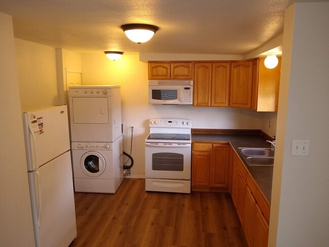 Building Photo - Retsil Rd. Duplex