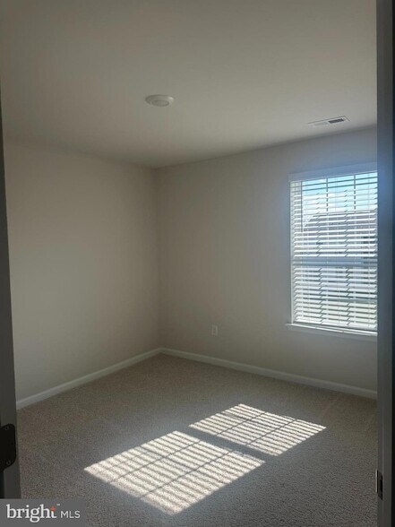 Building Photo - 440 Locust Run Dr