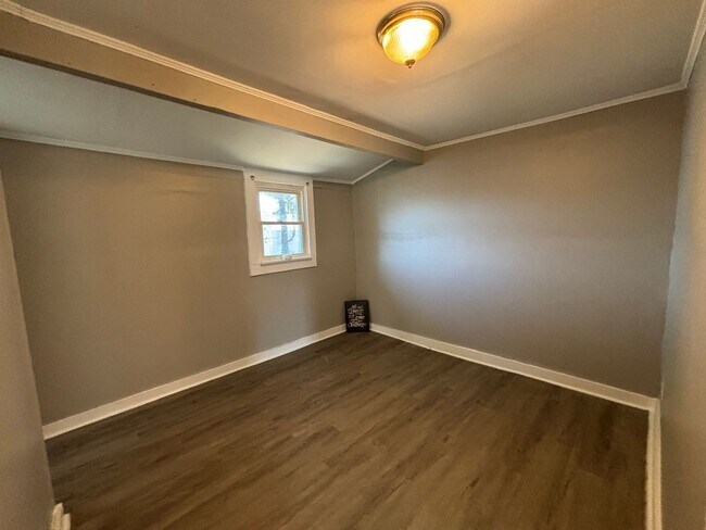 Building Photo - COMING SOON! Spacious 4-bedroom, 2-bathroom