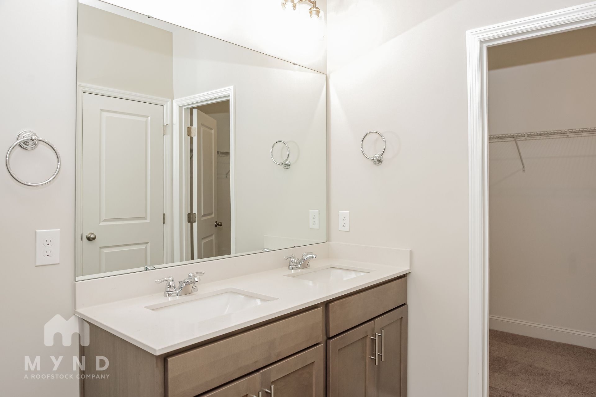 Building Photo - 221 Pine Is Ave