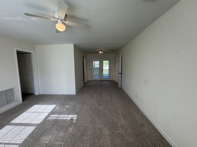 Building Photo - Ready Now! 4/2 Single Family Home in Arlington!