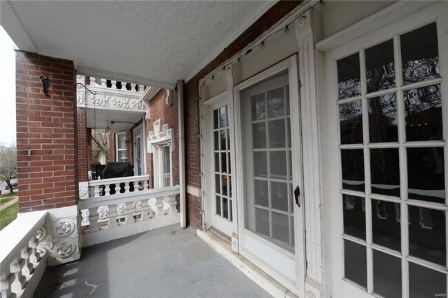 Building Photo - 5561 Waterman Blvd