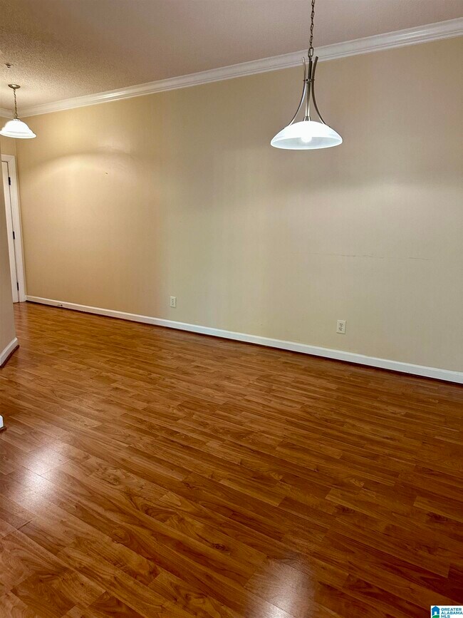 Building Photo - 208 Sterling Oaks Dr