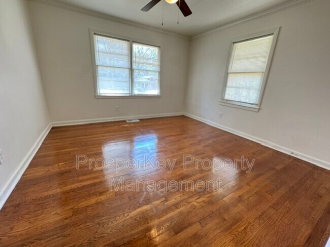 Building Photo - 340 Adelle St SE