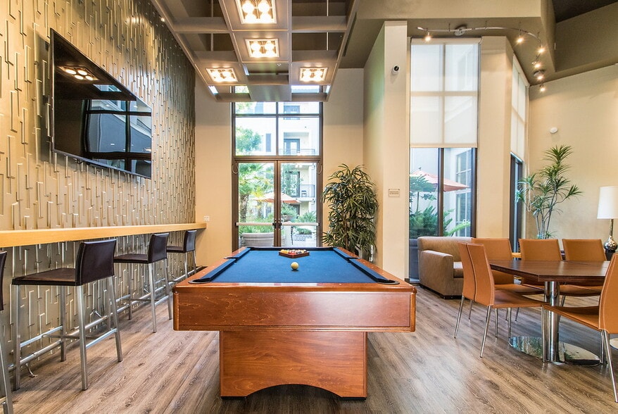 Building Photo - Villa Granada