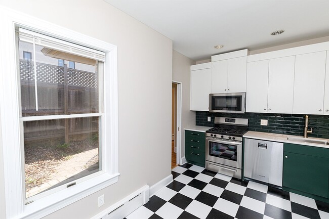 Building Photo - 1525 Elliot Pl NW