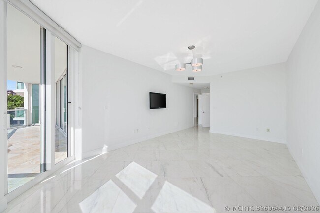 Building Photo - 500 SE Mizner Blvd