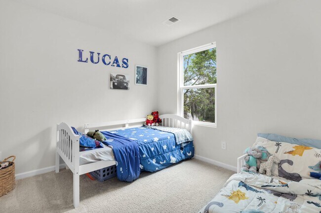 Building Photo - Bright and Airy 3-Bedroom Retreat with Deck and Corner Lot on Lady's Island!