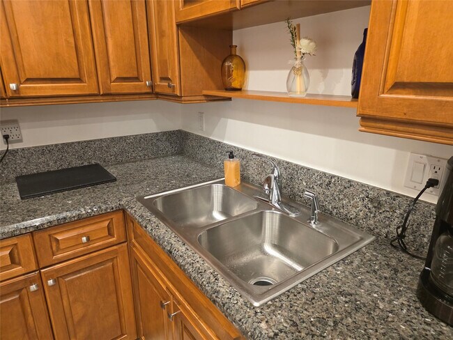 Building Photo - 959 SE 2nd Ave