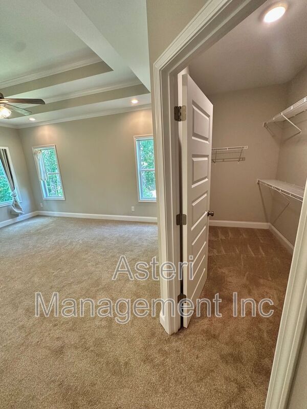 Building Photo - 113 Lasso Drive