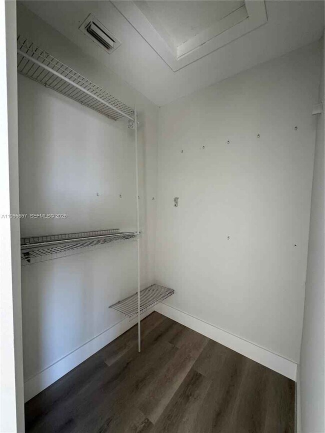 Building Photo - 5736 Tyler St