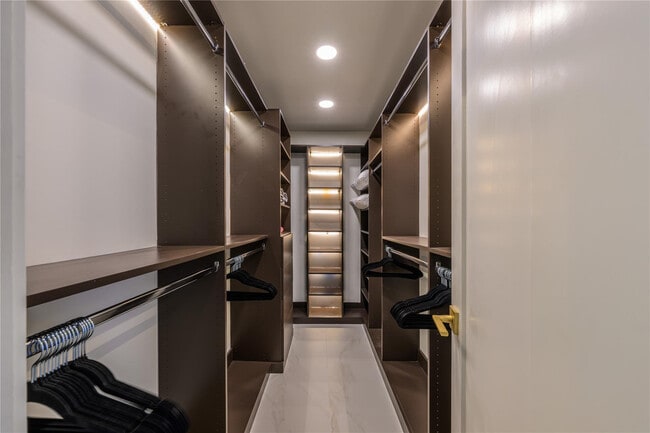 Building Photo - 3615 Sherwood Blvd