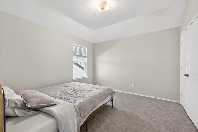 Building Photo - 1601 Darwin Cedar Dr