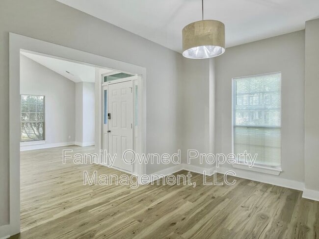 Building Photo - 105 Mallory Dr