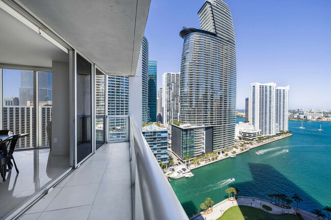 Building Photo - 485 Brickell Ave