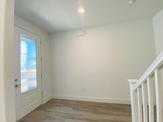Building Photo - $2,295 + $100 Solar, Copper Ave. & Willow,...