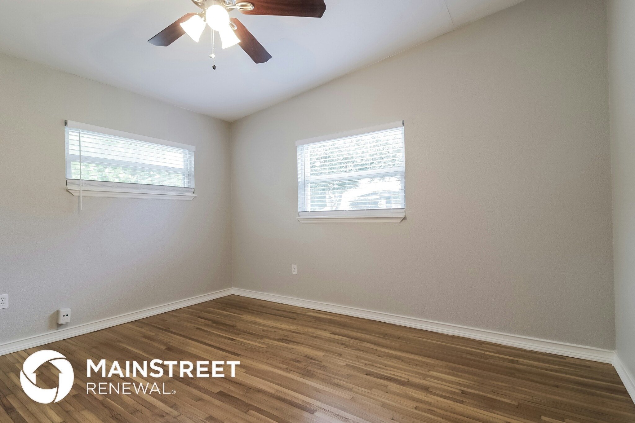 Building Photo - 3404 Paris Pl