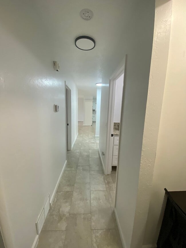 Building Photo - 3 bedroom 2 bath with extra storage!